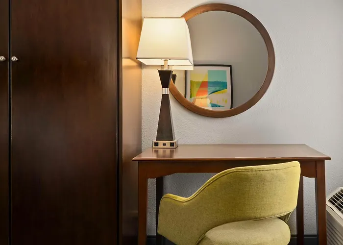 Hampton Inn & Suites Newport News-Airport - Oyster Point Area