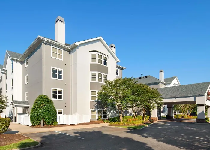 Hampton Inn & Suites Newport News-Airport - Oyster Point Area