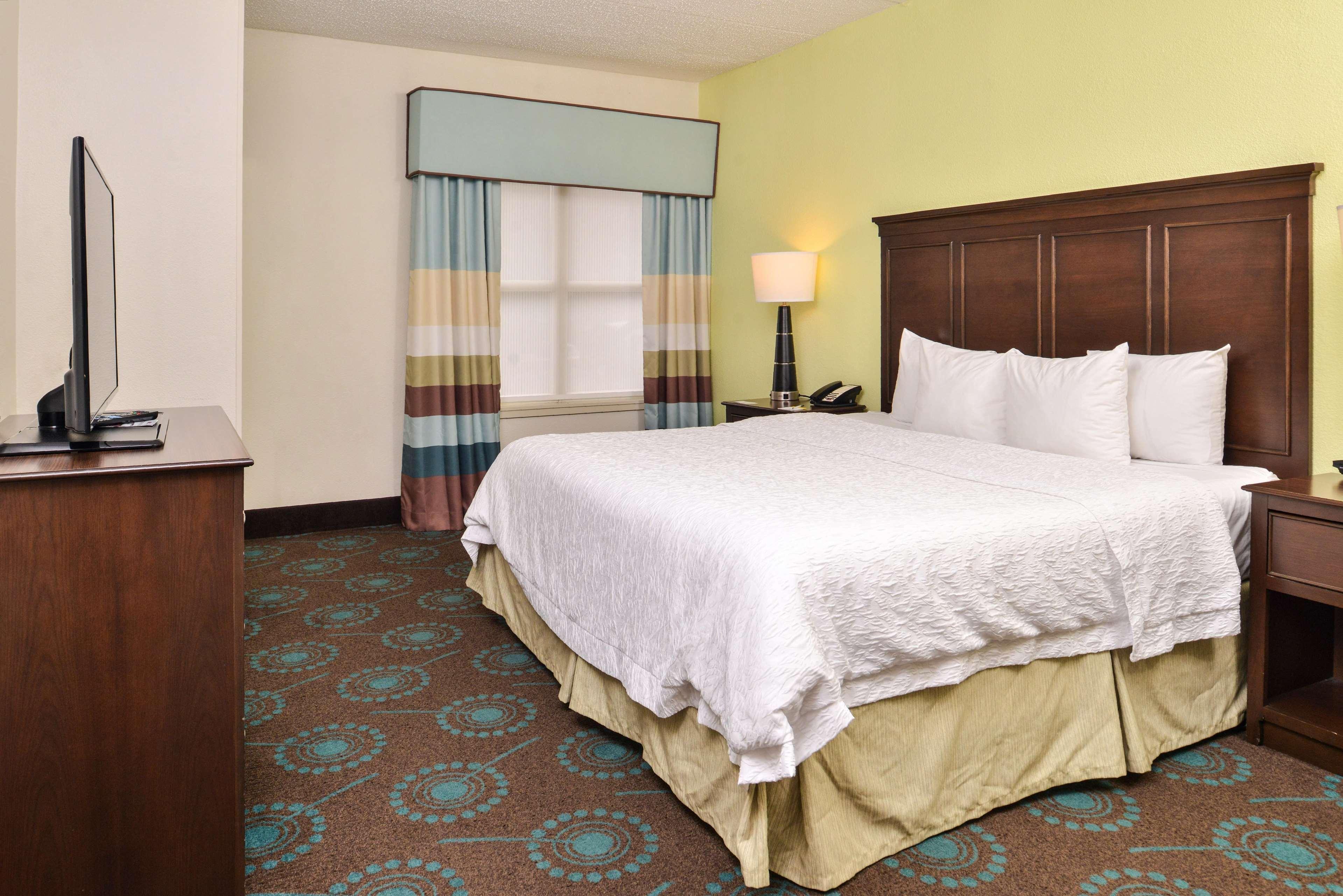 Hampton & Newport News-airport - Oyster Point Area 3*