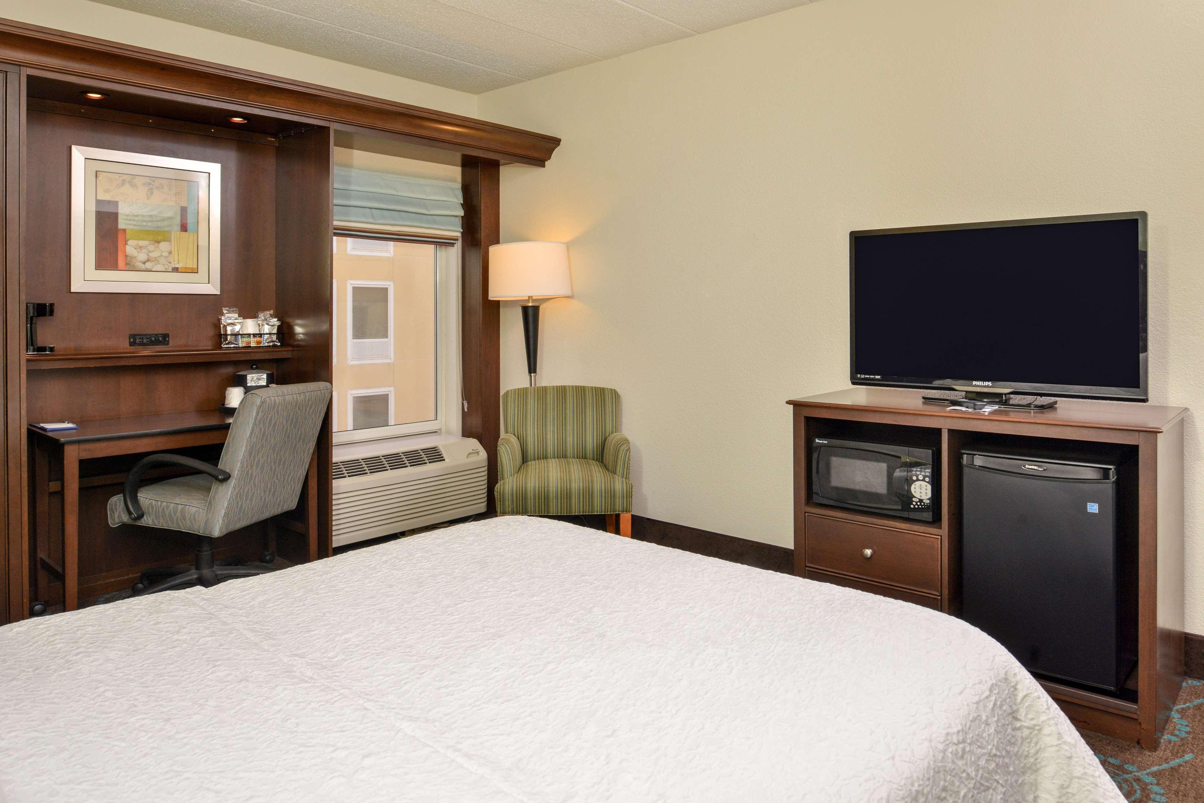 Hotel Hampton & Newport News-airport - Oyster Point Area 3*