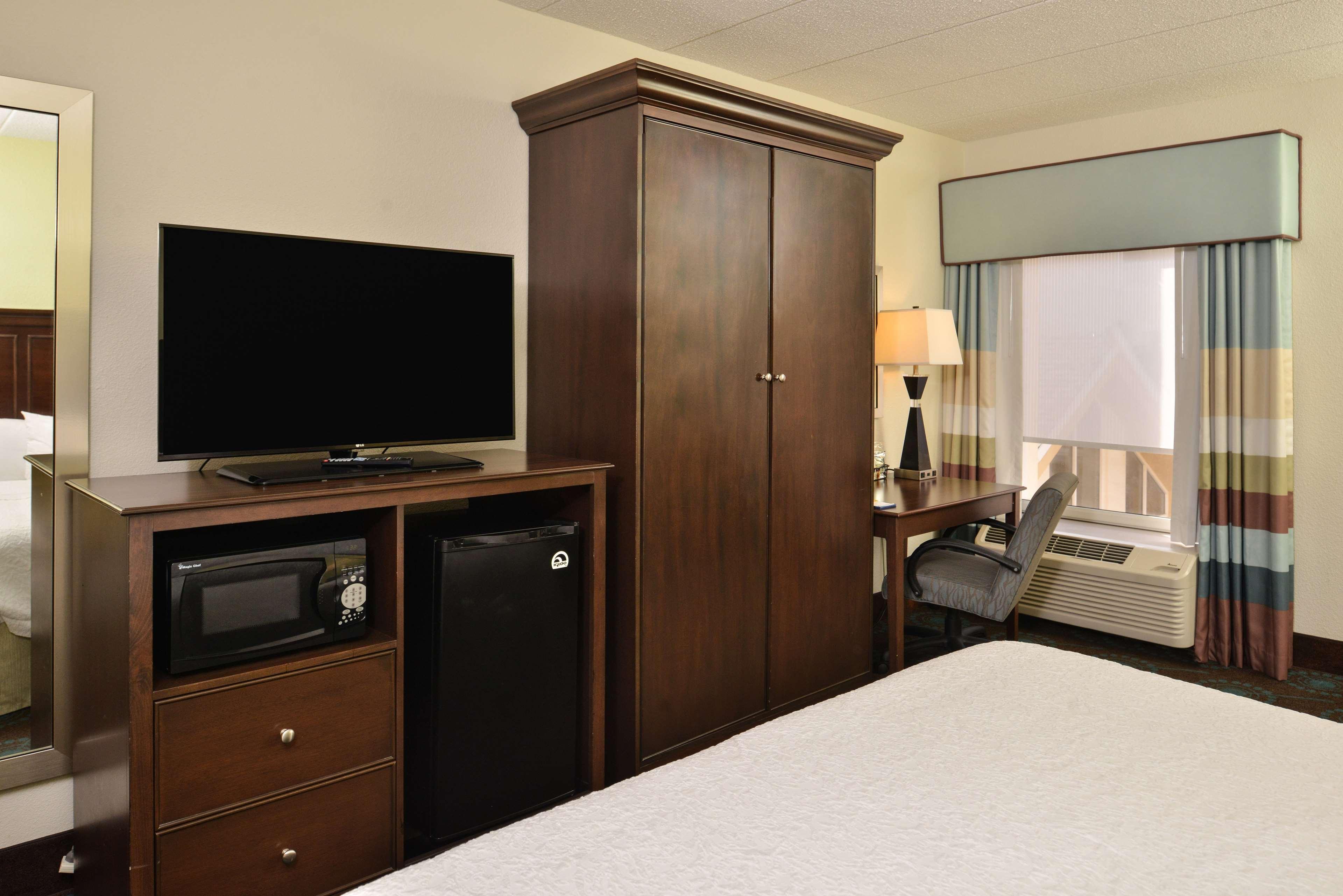 Hampton & Newport News-airport - Oyster Point Area 3*