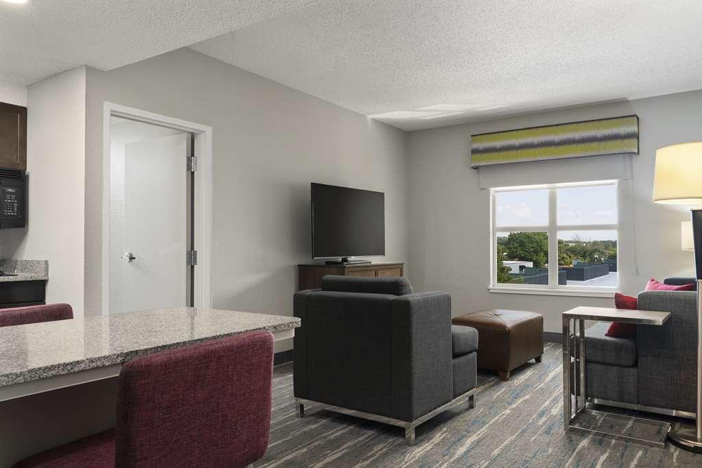 Hotel Hampton & Newport News-airport - Oyster Point Area 3*