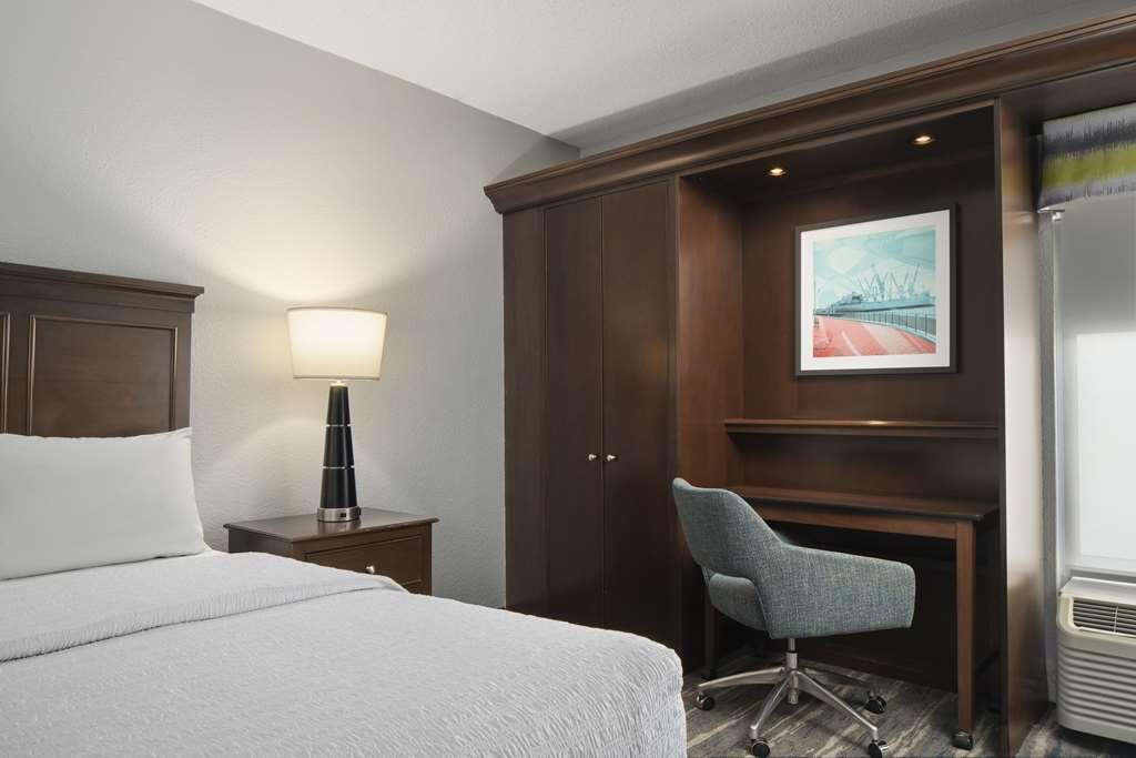 Hampton & Newport News-airport - Oyster Point Area Hotel Newport News