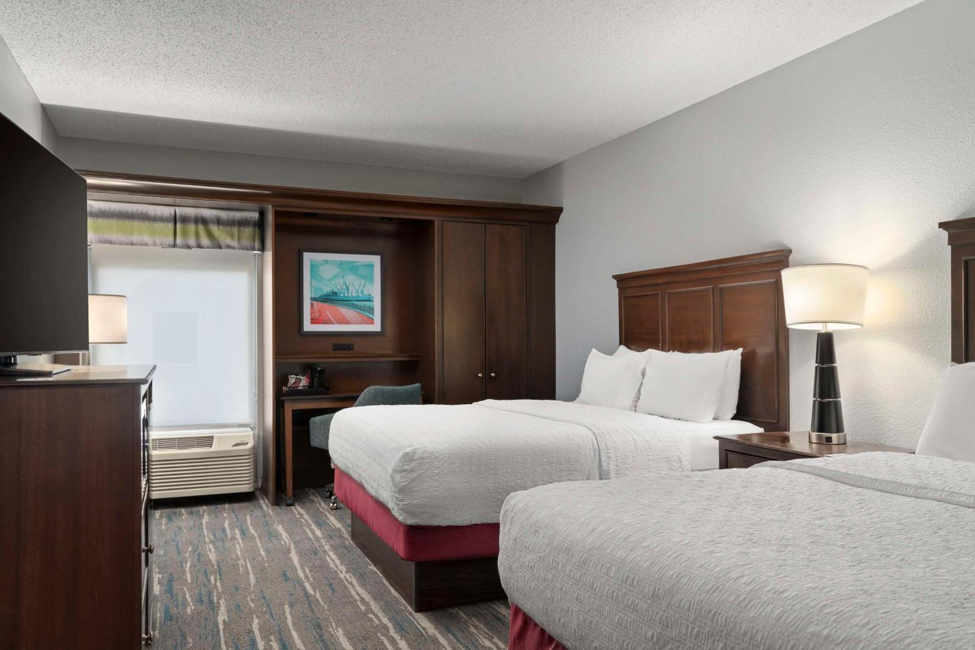 Hotel Hampton & Newport News-airport - Oyster Point Area 3*