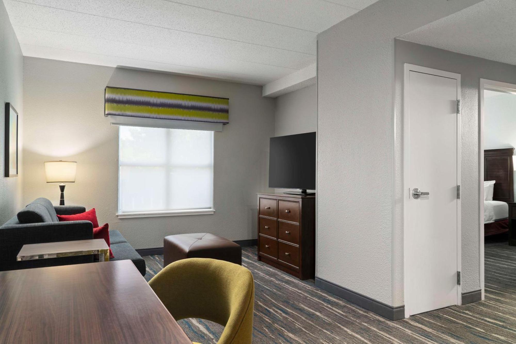 Hampton & Newport News-airport - Oyster Point Area 3* Newport News