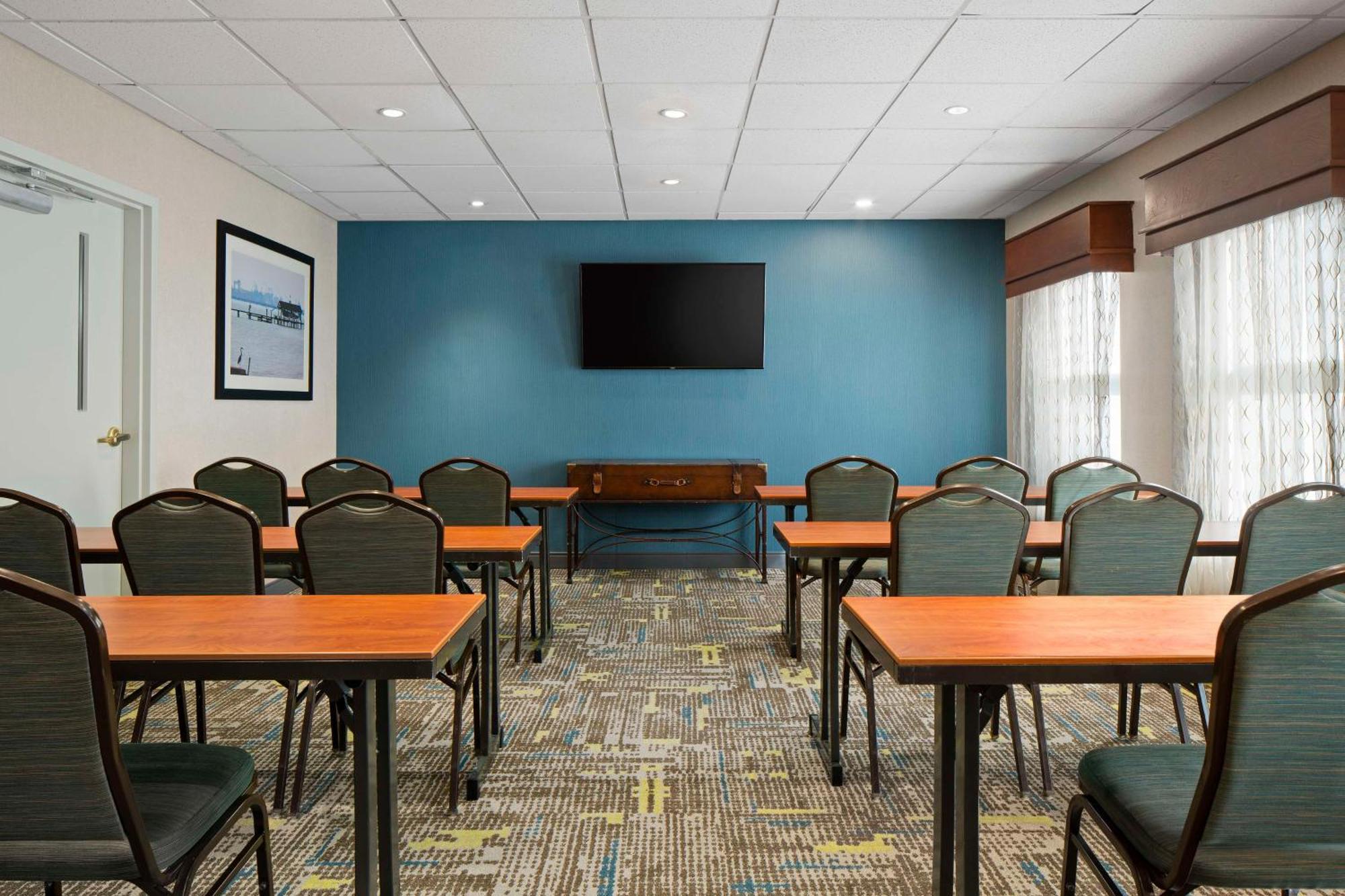 Hampton & Newport News-airport - Oyster Point Area Hotel
