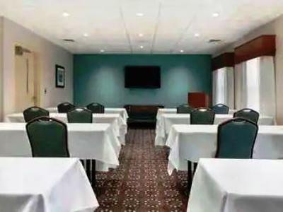 Hampton & Newport News-airport - Oyster Point Area Hotel Newport News